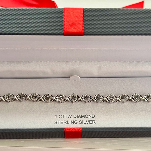 1 wCT. T.W. Natural White Diamond Sterling Silver 7.5 Inch Tennis Bracelet